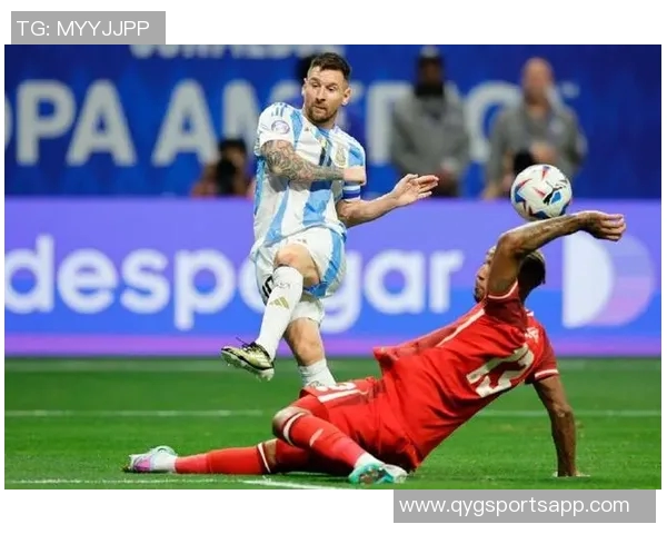 梅西射门击中横梁后麦卡利斯特破门助阿根廷领先1-0 梅西射门击中横梁后麦卡利斯特破门助阿根廷领先1-0